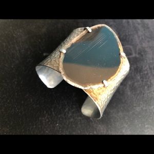 Brown agate and gold coloured metal cuff